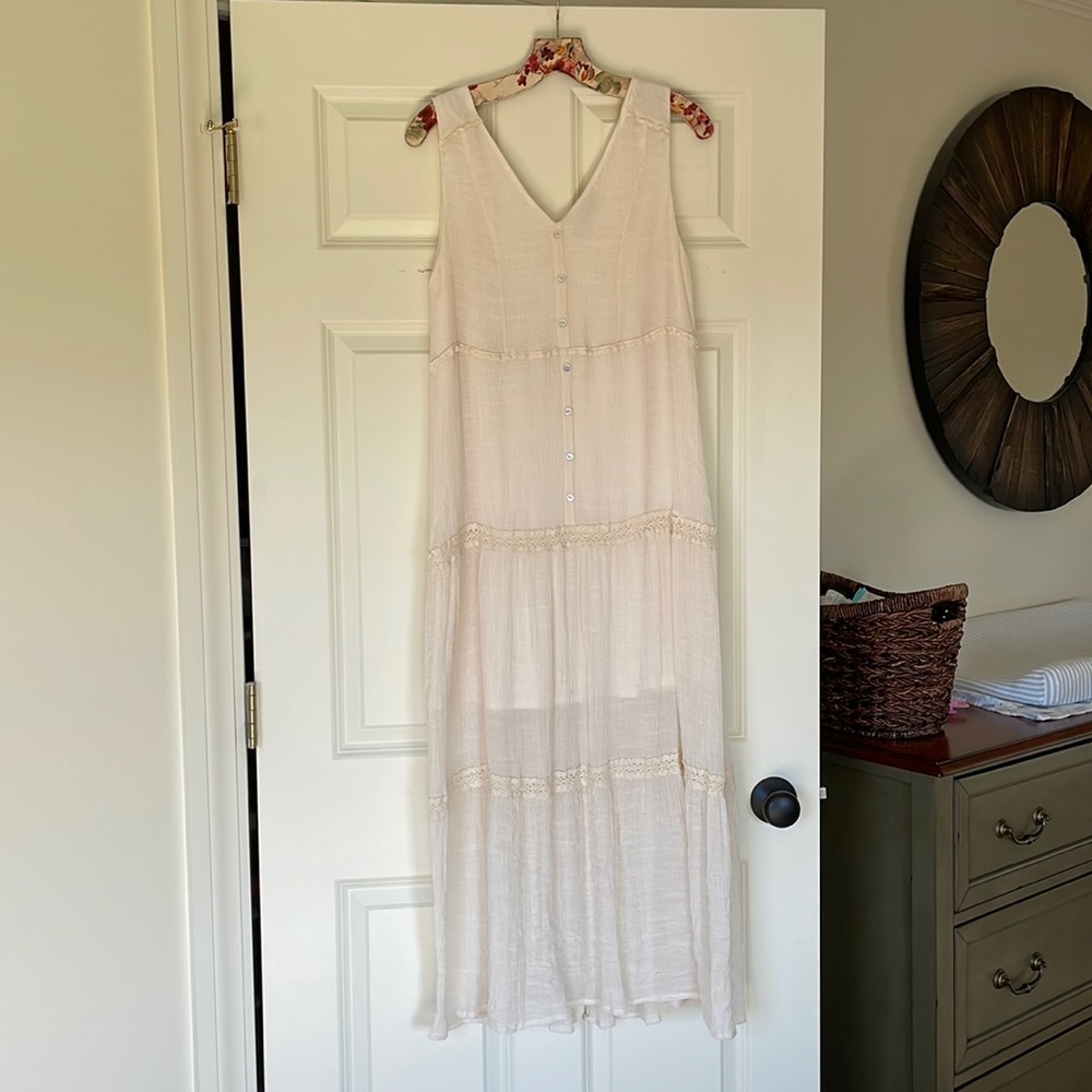 Gorgeous Flowy Doe & Rae medium dress